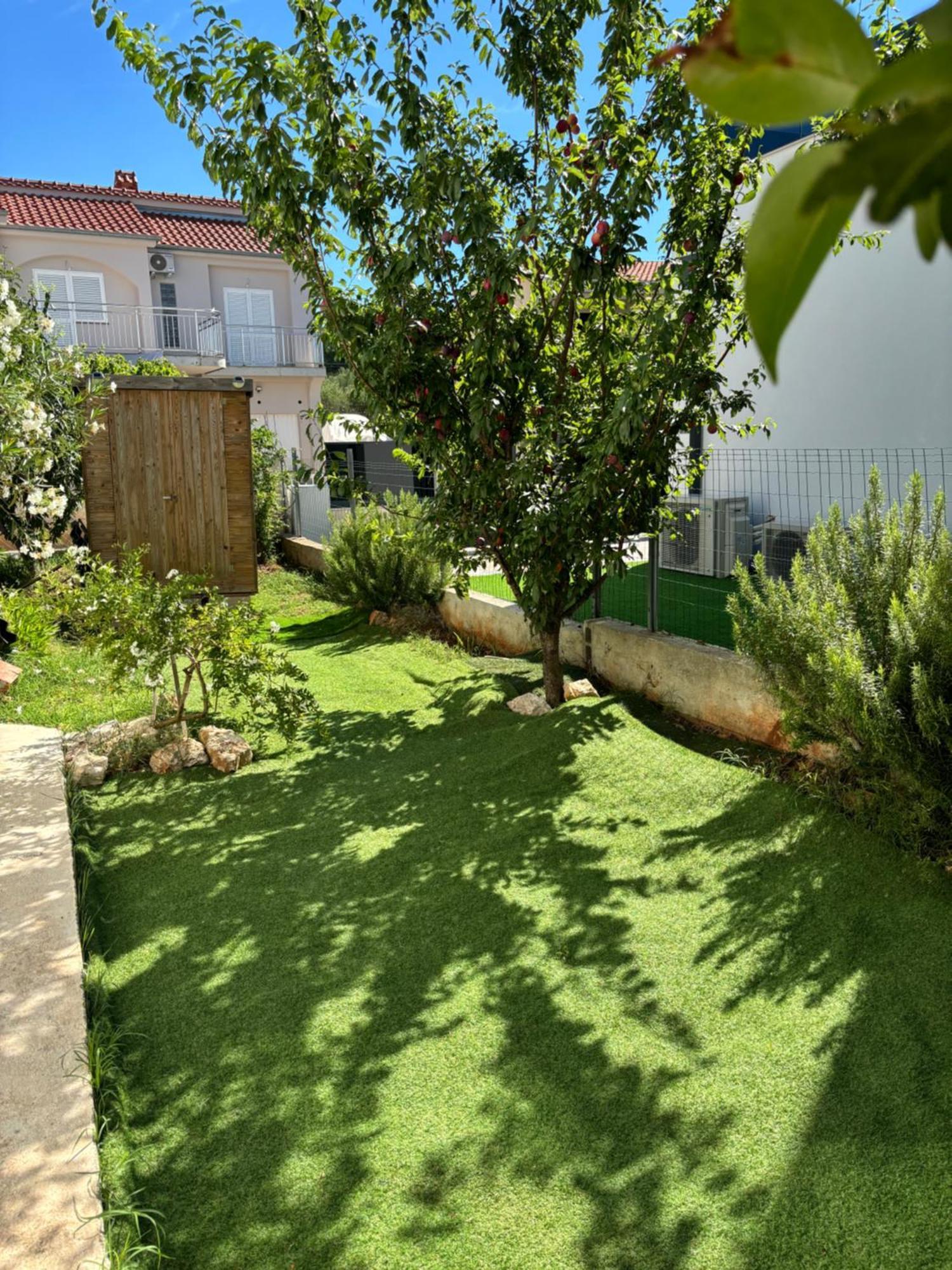 Apartments N&M Sukošan エクステリア 写真