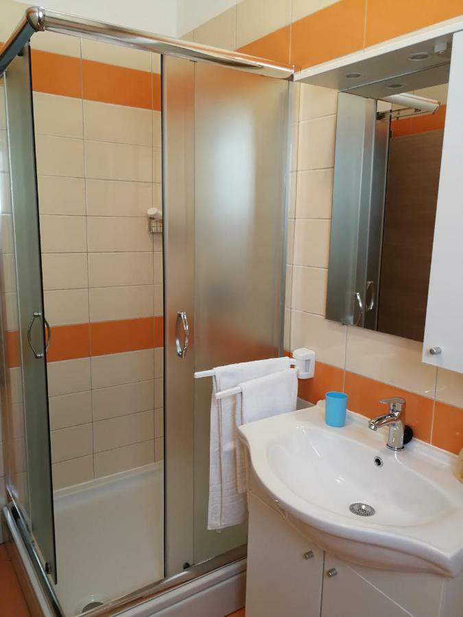 Apartments N&M Sukošan エクステリア 写真