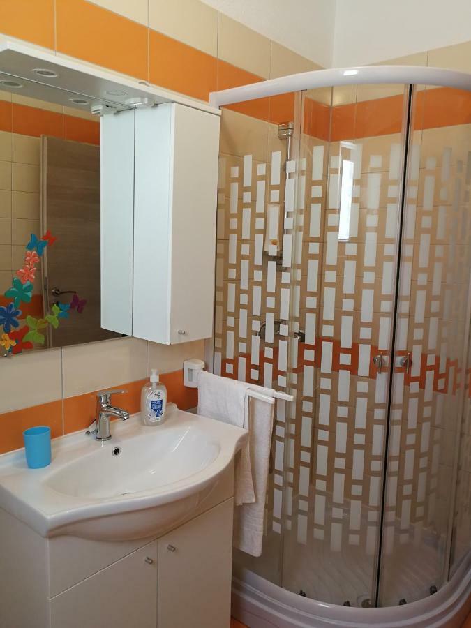 Apartments N&M Sukošan エクステリア 写真