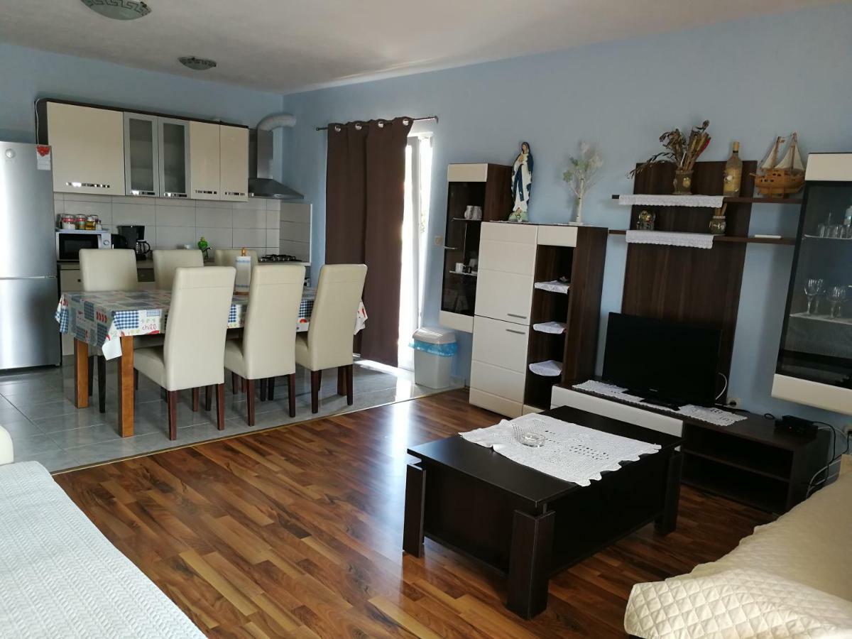 Apartments N&M Sukošan エクステリア 写真
